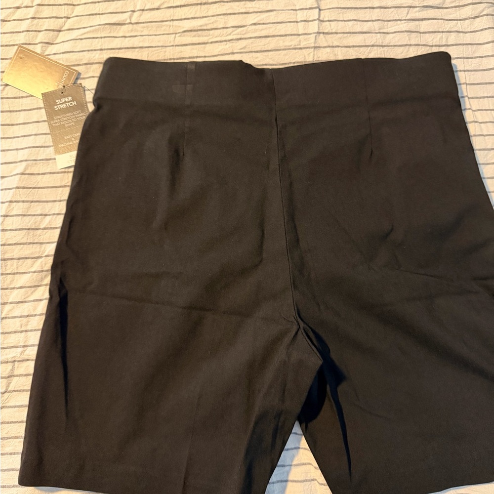 High-Waist Black Sailor Shorts with Gold Buttons - Picture 4 of 4